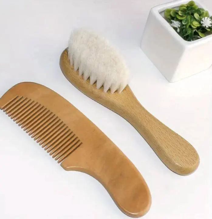 Set de cepillo y peine de madera
